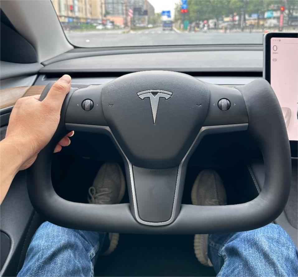 Model 3/ Y Custom Yoke Style Carbon Fiber Steering Wheel